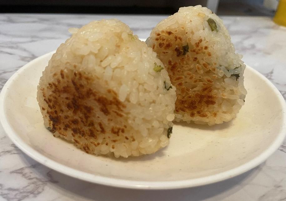 ねぎみそ炊き込み焼きおにぎり