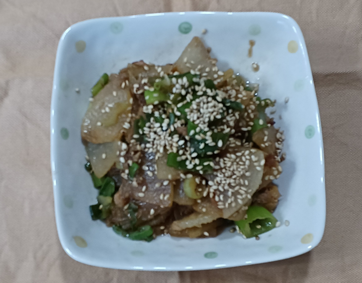 長ねぎの青い部分とツナの炒め物