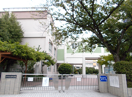 写真：小松川小学校校門