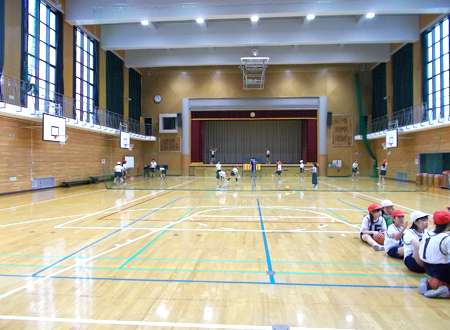 写真：小松川小学校体育館