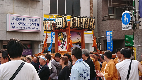 写真　平井親和会商店街のお神輿