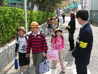 中小岩小学校子ども見守り隊の写真