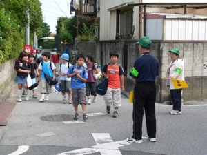 江戸川一丁目町会の子ども見守り隊の写真