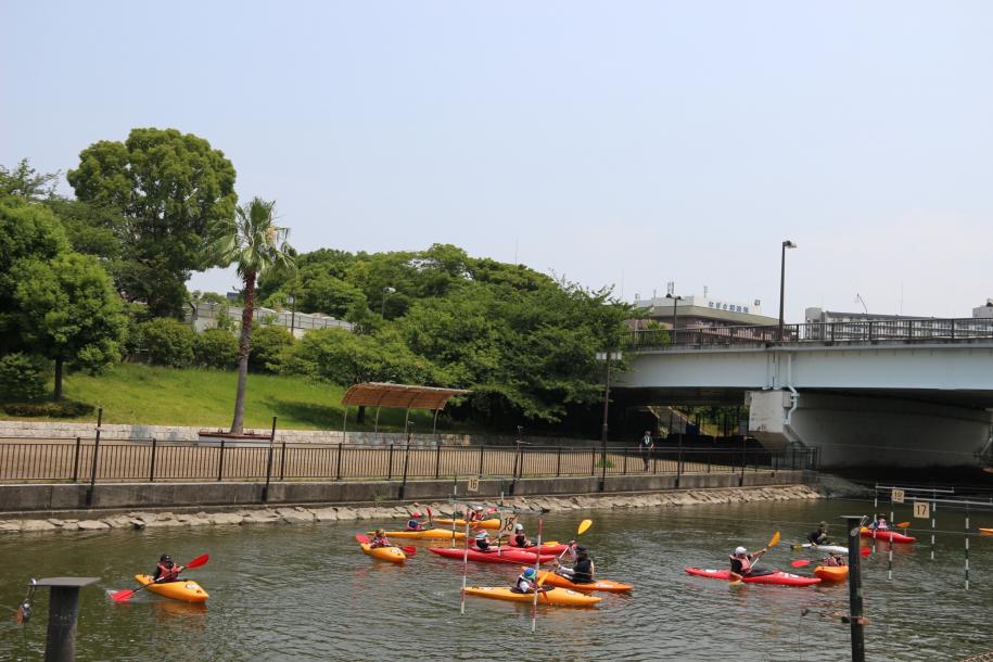 カヌー塾風景（新左川親水公園カヌー場）