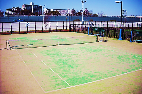 水辺のスポーツガーデンテニスコートの全景