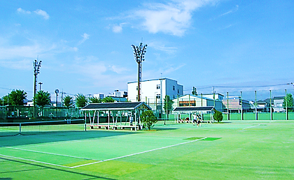 谷河内テニスコートの全景