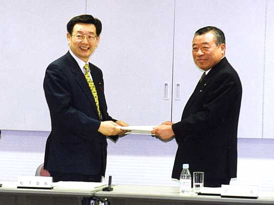 写真　総合文化センター大ホールでの式典