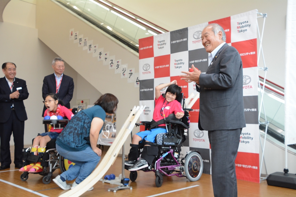 画像：みなさんと鈴木オリ・パラ大臣