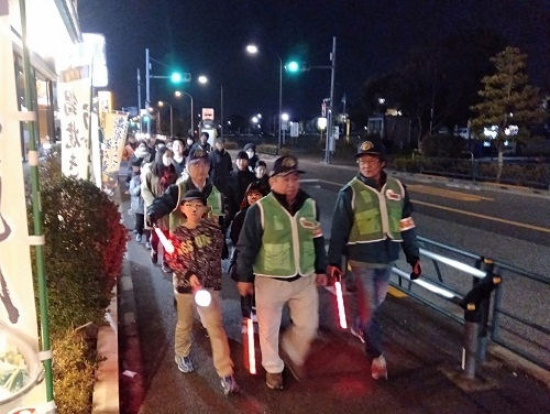 鹿骨二丁目町会の年末パトロールの様子