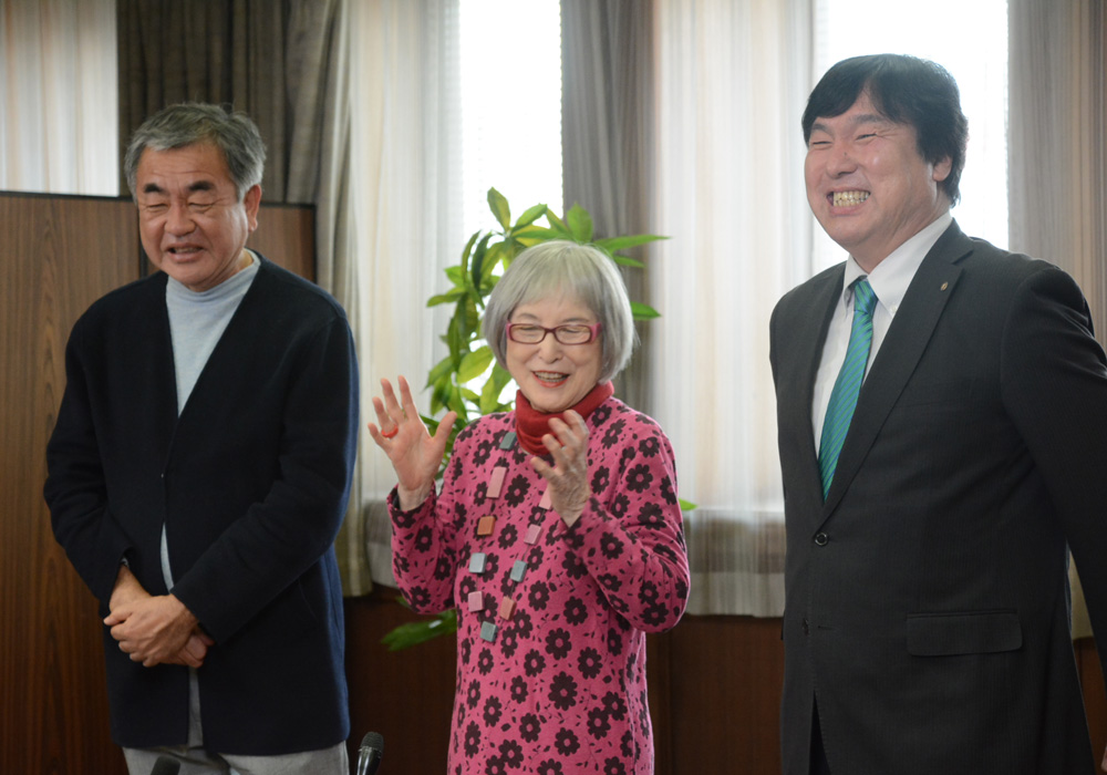 写真：笑顔あふれる会見の様子