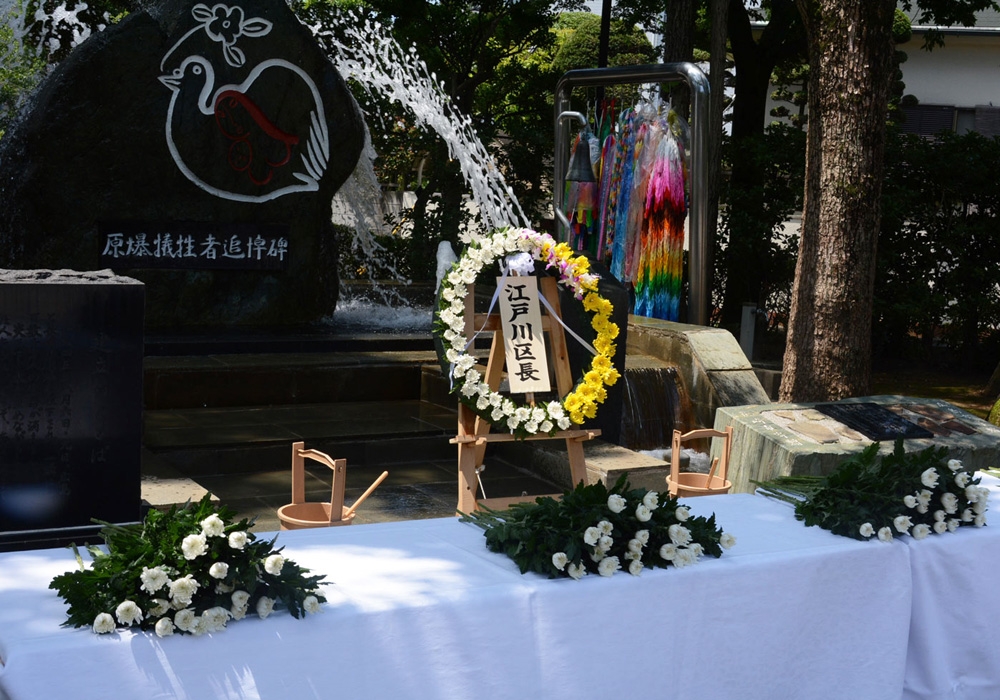 写真：原爆犠牲者追悼碑