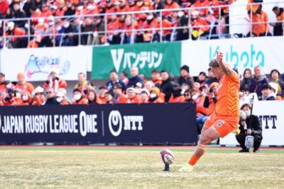 キックする瞬間