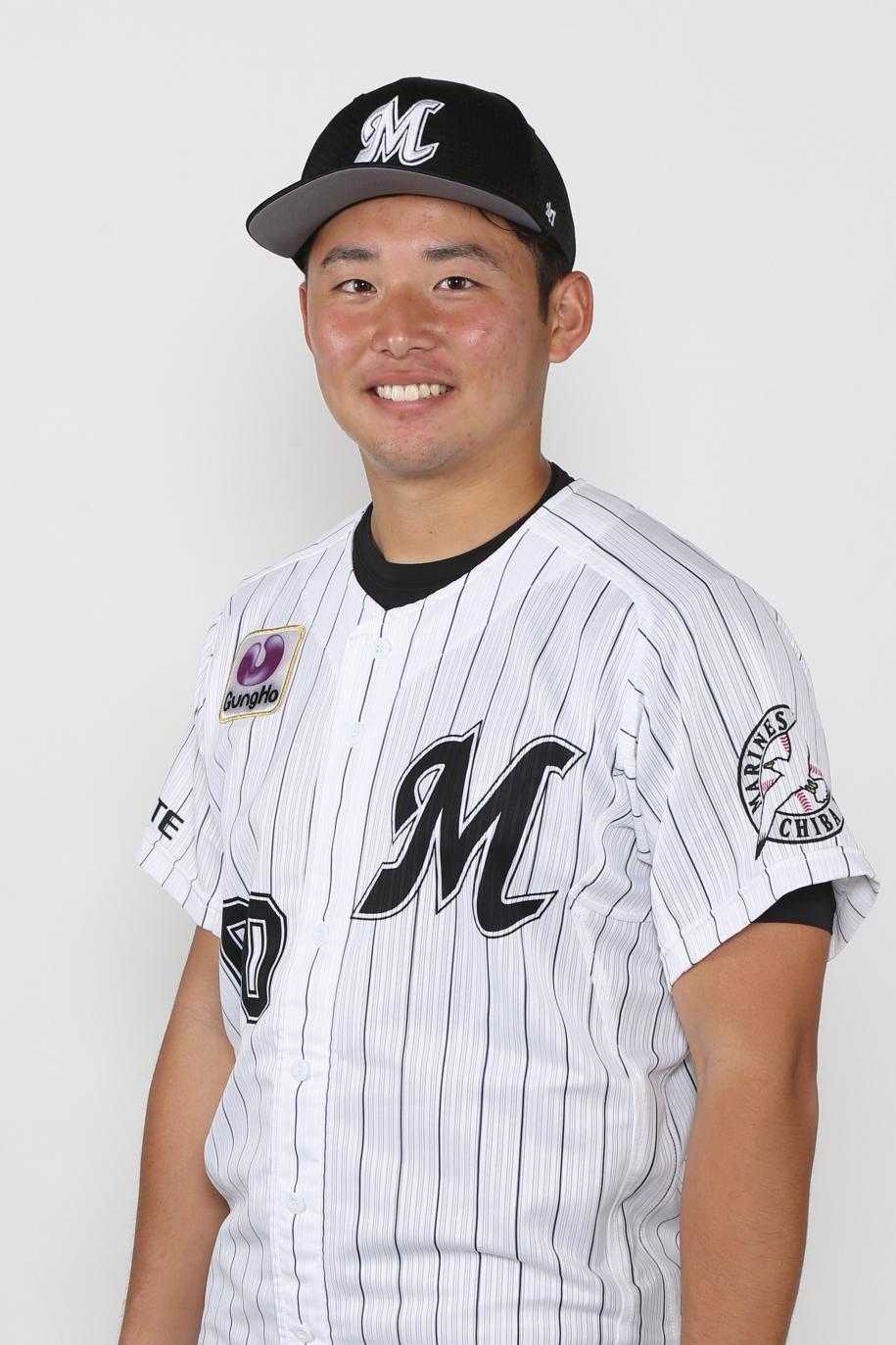 横山選手の笑顔の紹介写真