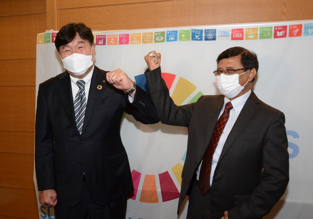 写真：駐日インド大使のサンジェイ・クマール・ヴァルマ閣下と斉藤区長