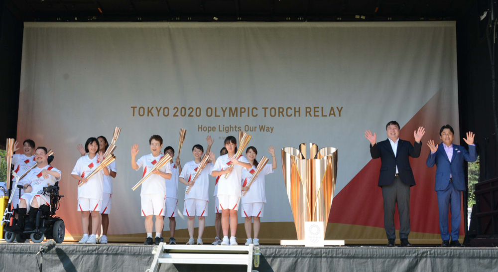 写真：ランナーのみなさんと集合写真
