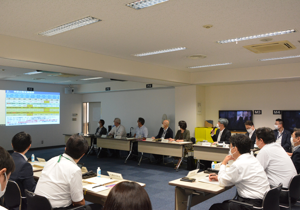 写真：情報連絡会議の様子