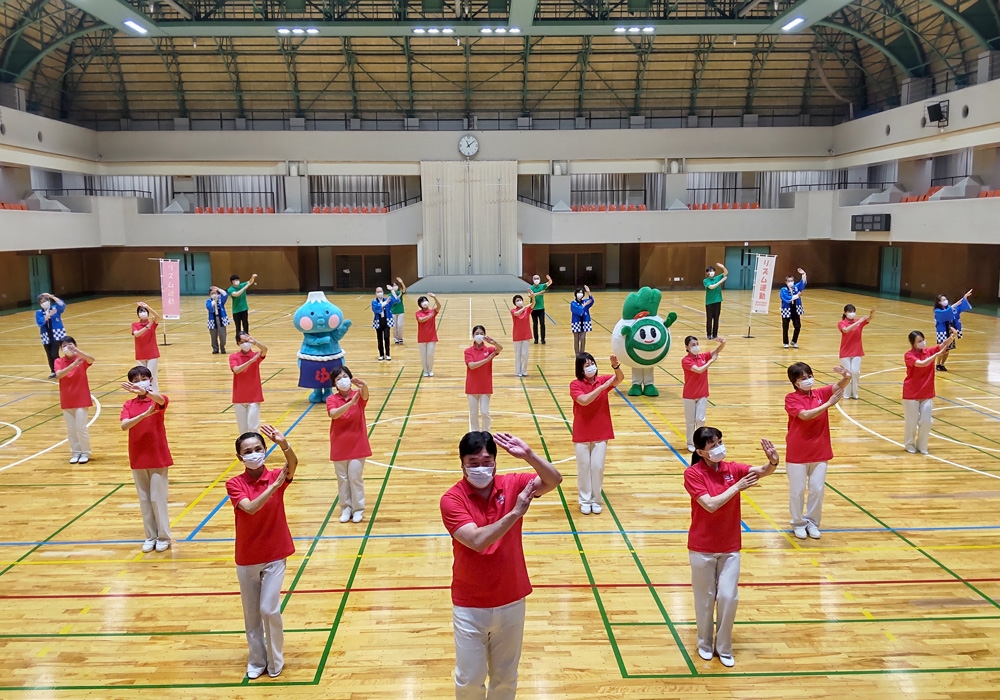 写真：えどちゃん音頭を踊る斉藤区長