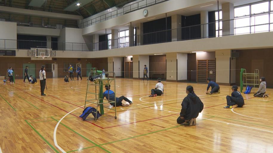ゴールボールを楽しむグループ