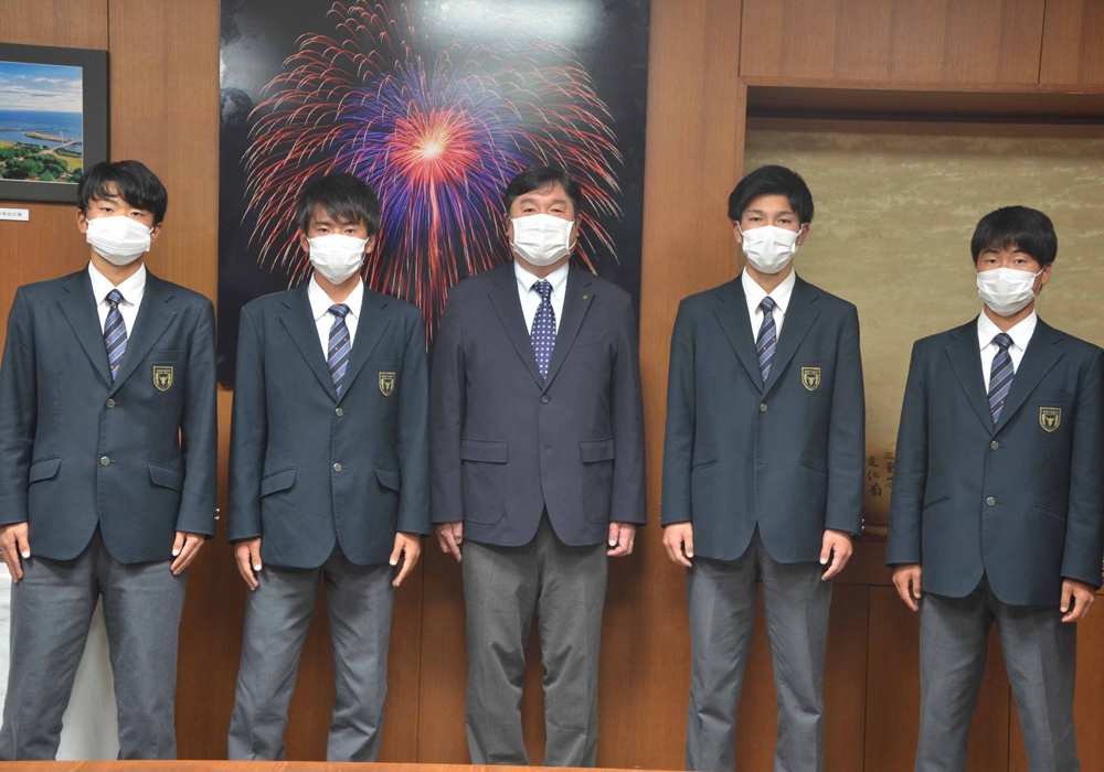 写真：選手の皆さんと斉藤区長