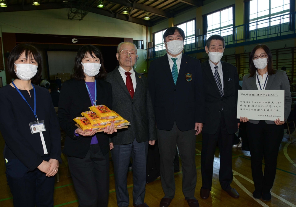 写真：小松川平井地区連合町会の皆さんと斉藤区長、保健所職員