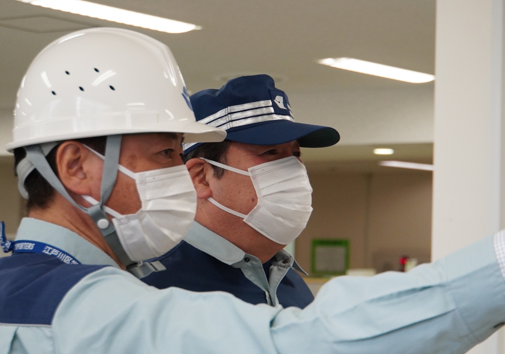 写真：訓練中の斉藤区長