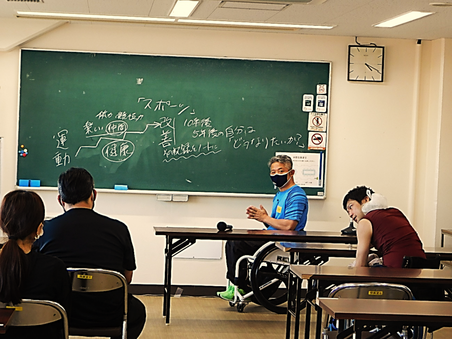 座学指導する花岡講師