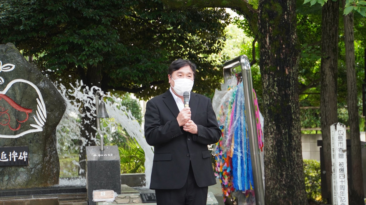 江戸川区原爆犠牲者追悼式で話をする斉藤区長