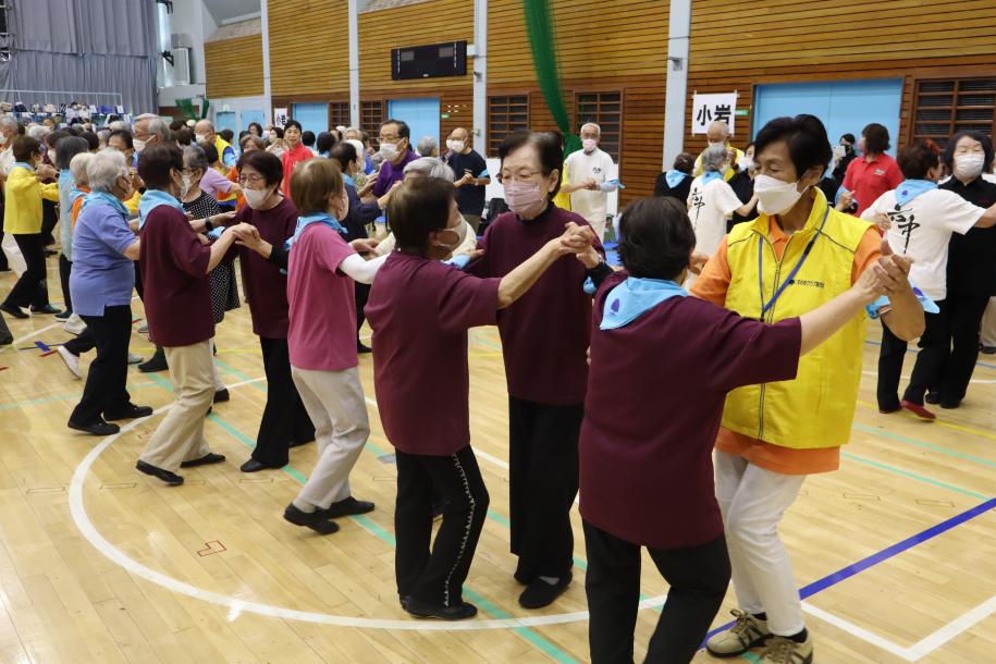 令和7年度リズム運動大会（総合体育館）の様子