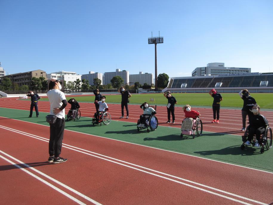 メディシンボールを投げる教室生
