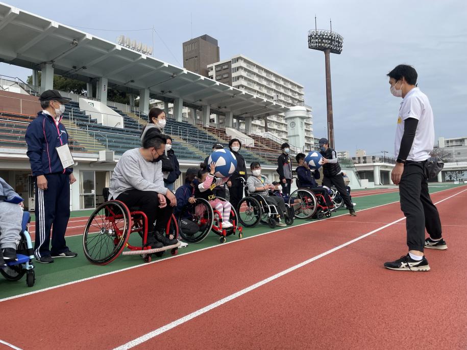 メディシンボール投げの様子