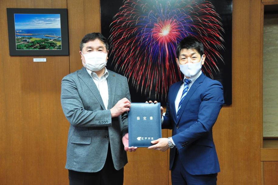 斉藤区長と柴田第3営業部長の写真