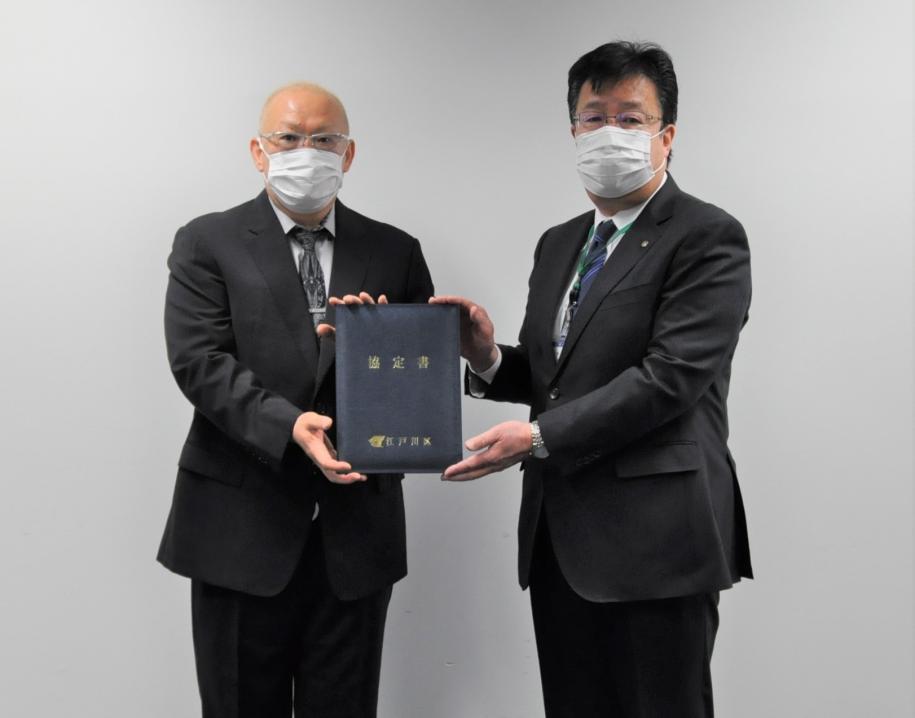 山口危機管理部長と佐藤代表取締役の写真