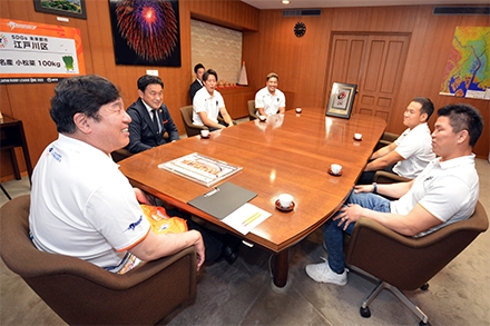 優勝報告会前の面会にて　その4