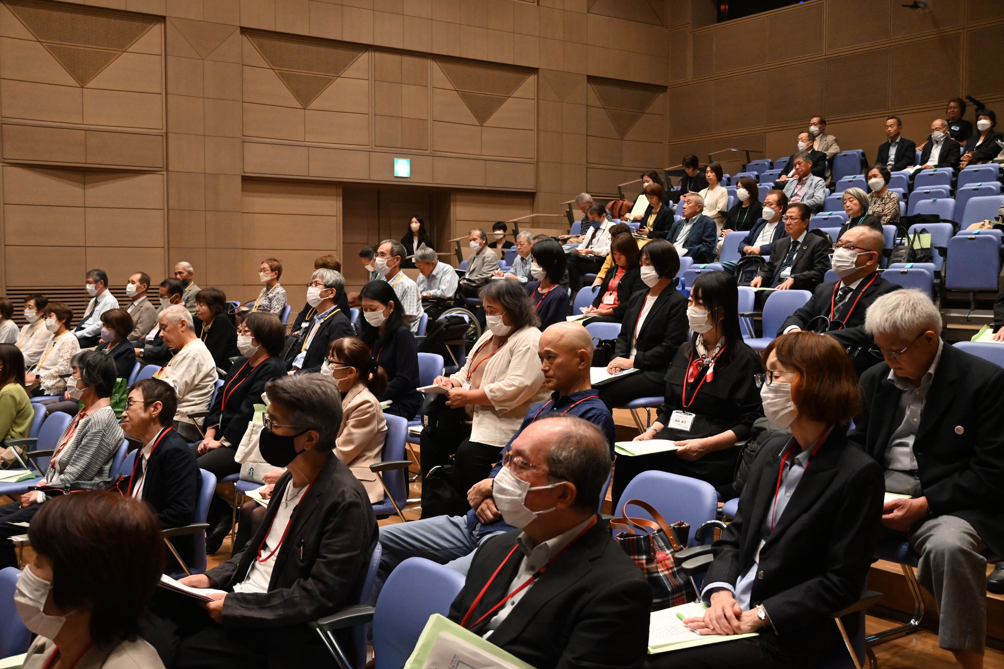 人生大学で学ぶ生徒たち