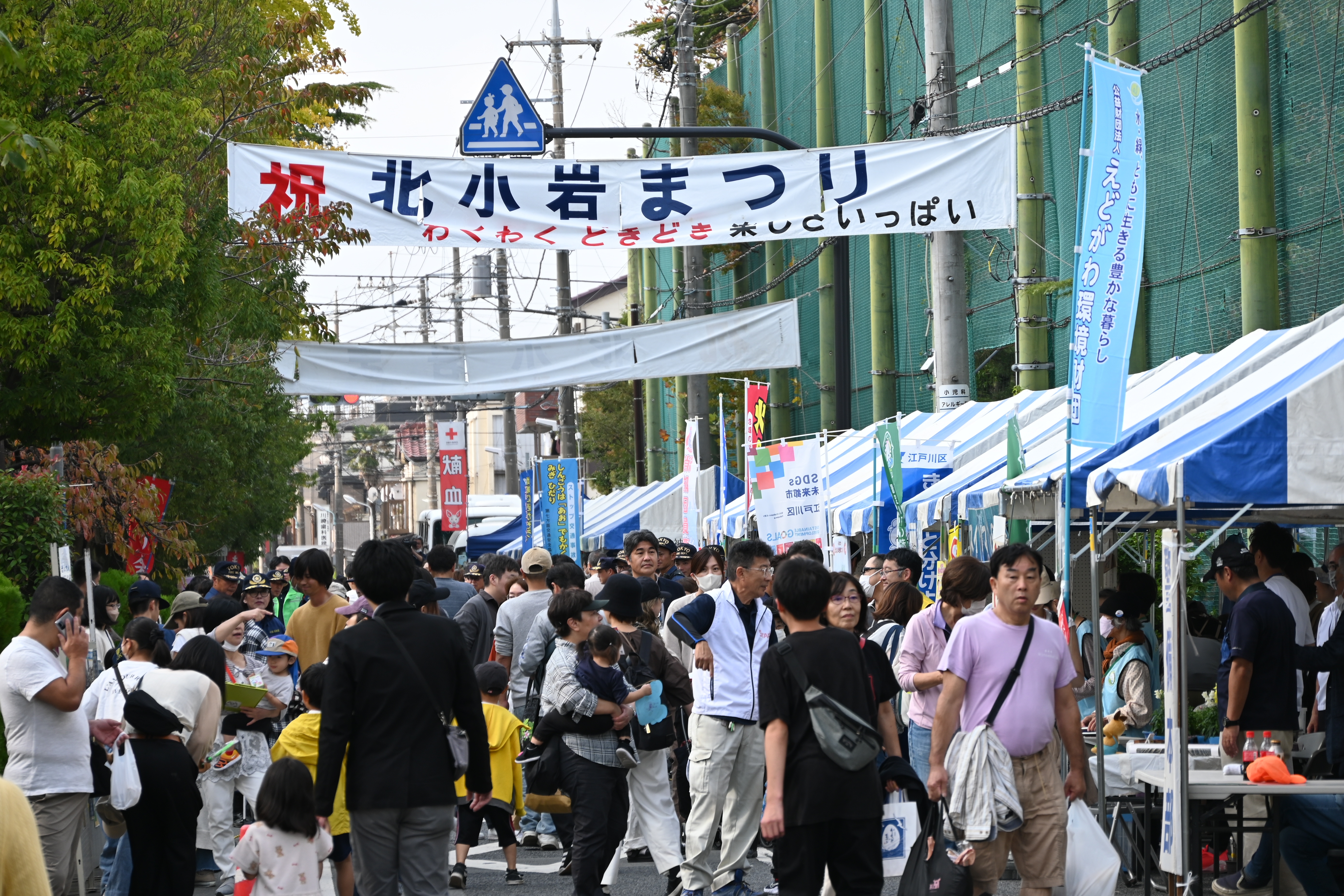 人でにぎわう会場