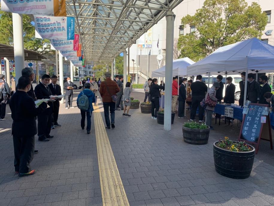 船堀駅前販売会チラシ配布の様子