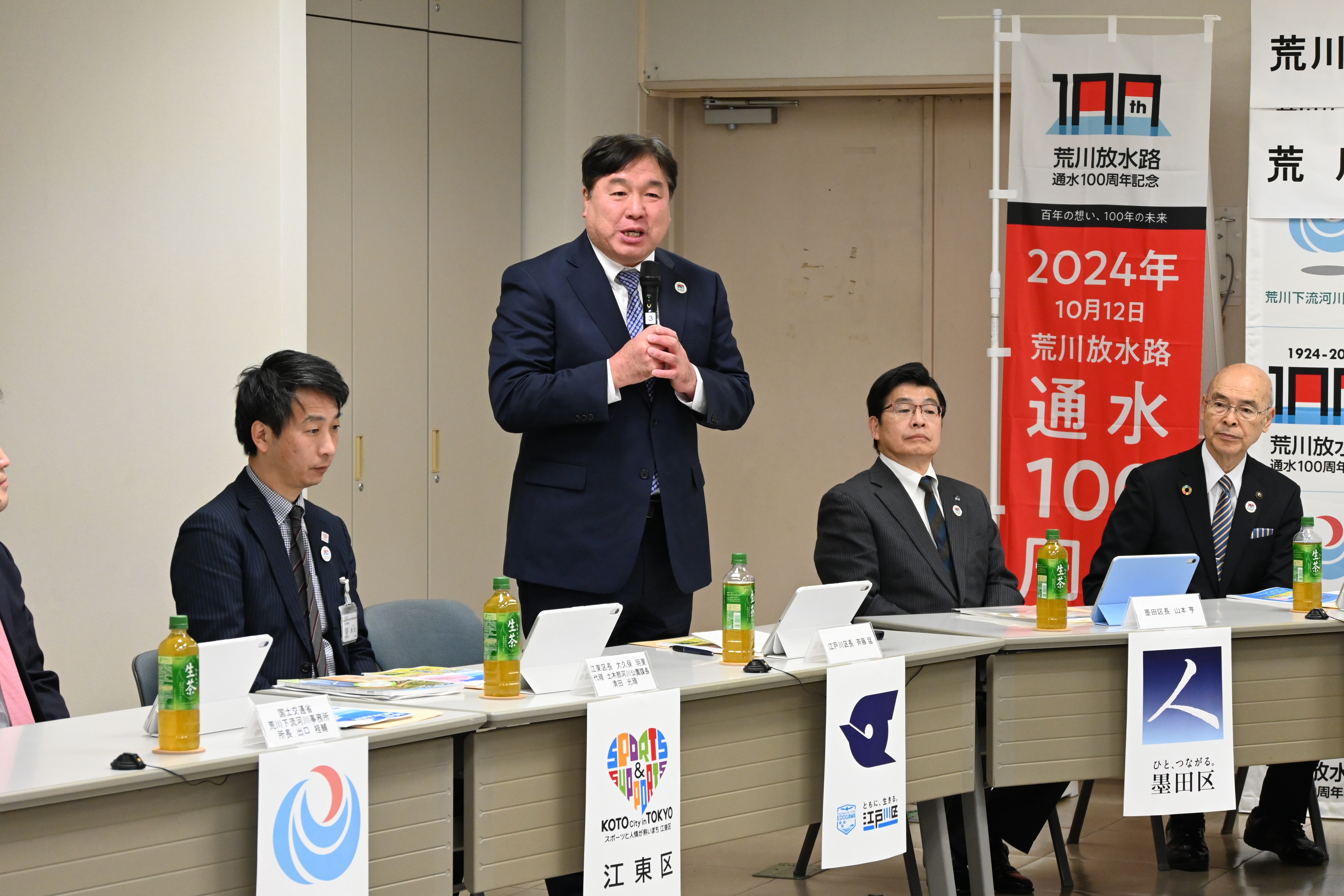 話をする斉藤区長