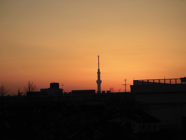 写真　小岩第三中学校からの夕日