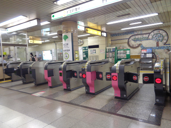 写真　瑞江駅の改札
