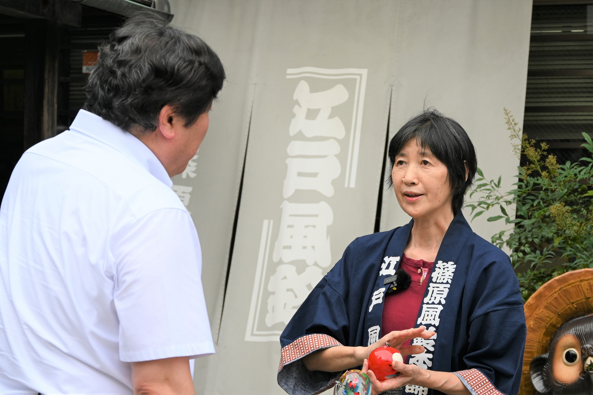篠原風鈴本舗で江戸風鈴のお話を聞く