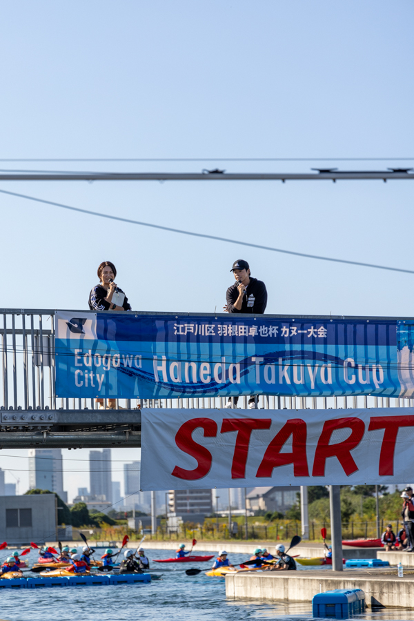 大会当日の実況席
