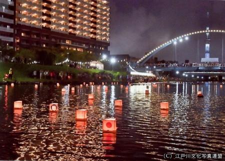 恒久平和を願う旧中川灯籠流し