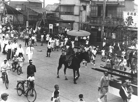 写真　大祭行列