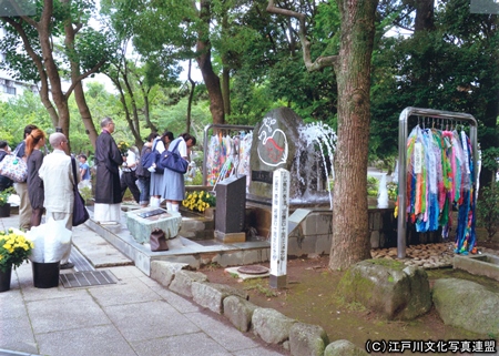写真　続く祈り滝野公園江戸川原爆犠牲者追悼碑3