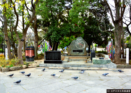 写真　続く祈り滝野公園江戸川原爆犠牲者追悼碑4