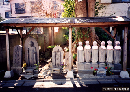 写真　宝林寺　北向き地蔵と常燈明3