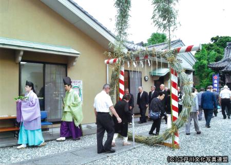 写真　無病息災　北野神社の茅の輪くぐり1