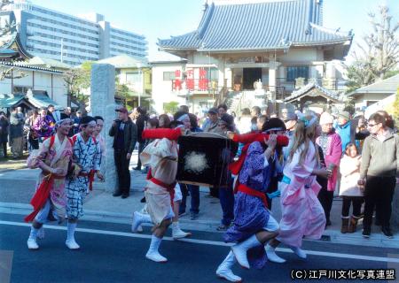 写真　東葛西の奇祭　雷の大般若1