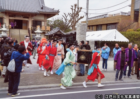 写真　東葛西の奇祭　雷の大般若