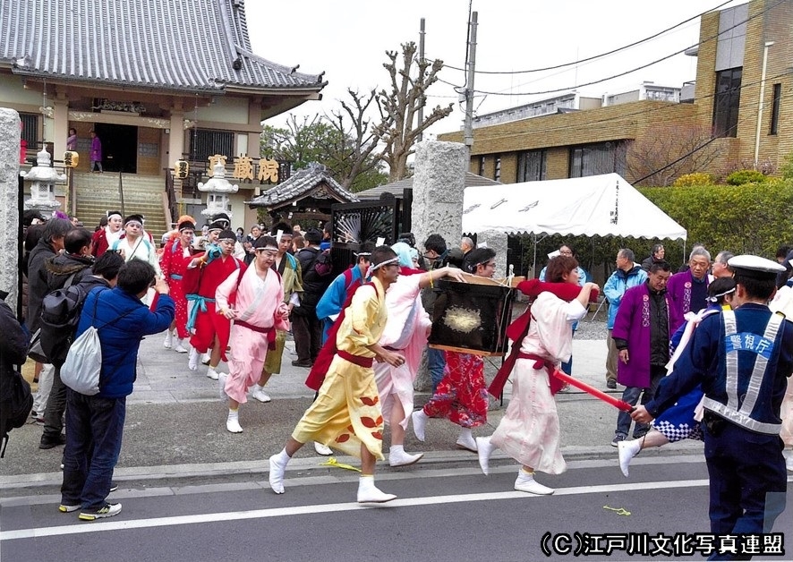 写真　東葛西の奇祭雷の大般若